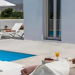 Naxian Lounge *
